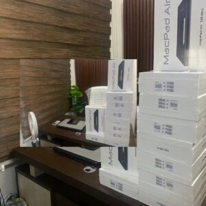10.1 ultra HD Screen. Finger print unlock 🔓 10000 mAh battery 🔋 Wireless keyboard covers.